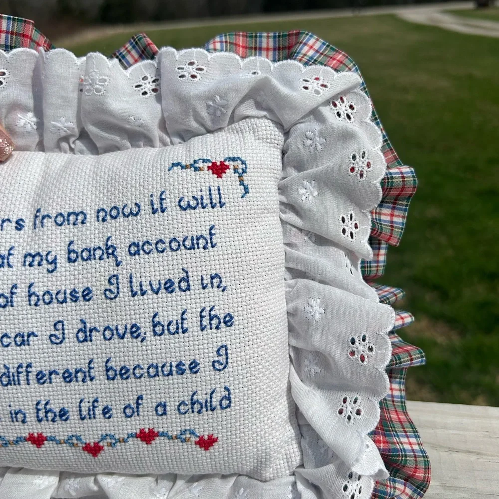 Vintage Red/White Cross‎ Stitch Pillow with A Mothers Prayer Eyelet Plaid Small
